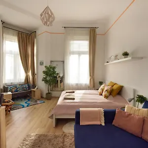 Eye Apartman